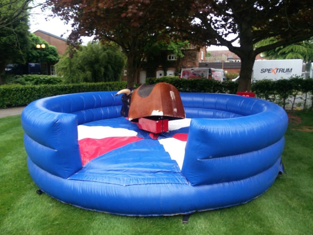 How To Select And Hire The Best Bucking Bronco Online?