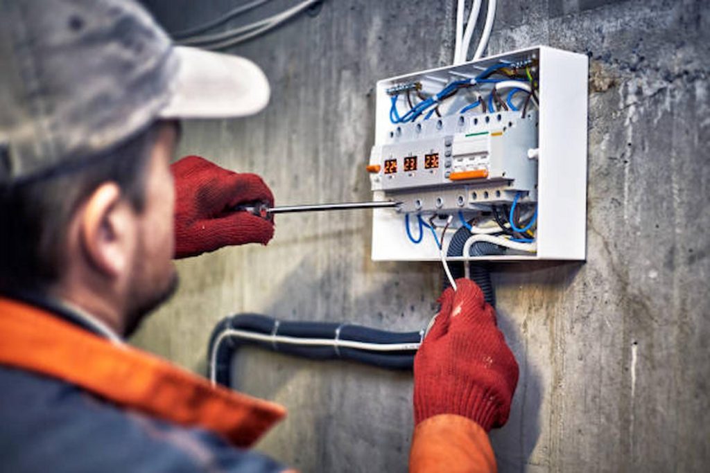 5 Useful Tips To Help You Find a Qualified Commercial Electrician In Essex